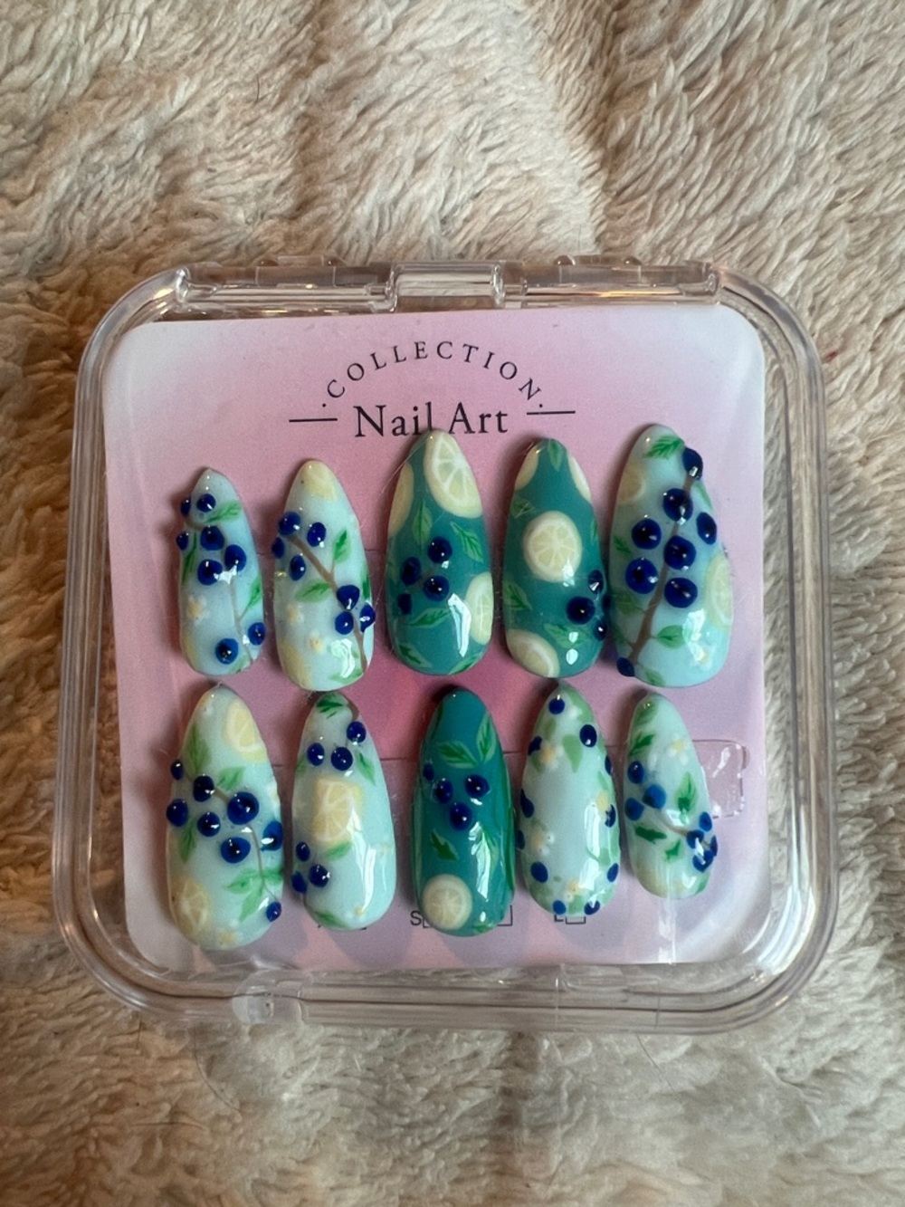 Nail Art Press-On Set with Blueberry Accents